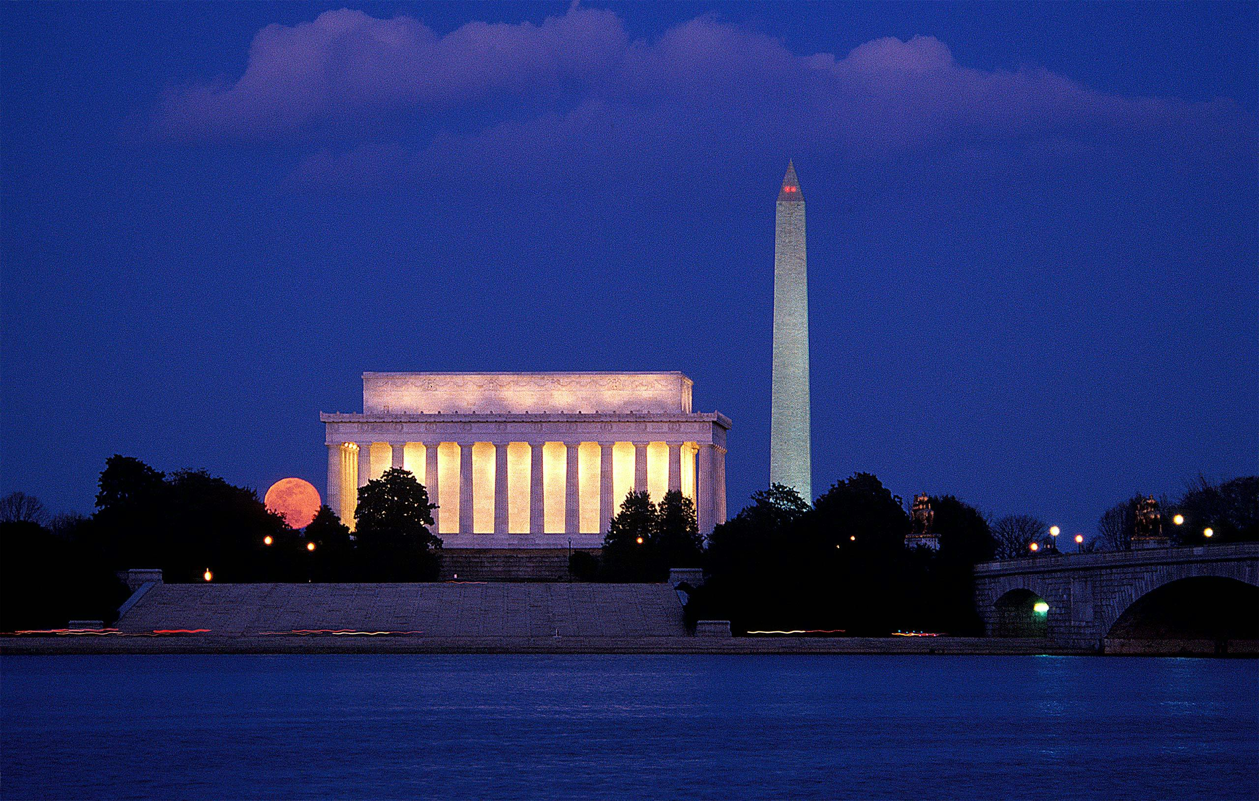 Washington DC: Monuments at Night Bike Tour - Photo 1 of 10